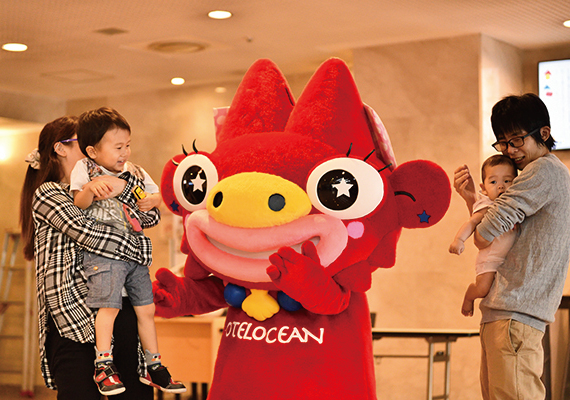 Let's enjoy taking a pics with the mascot character!