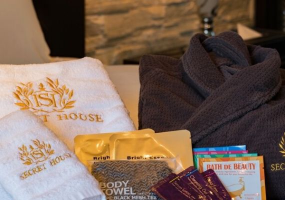 Guest room amenities (common to all rooms)
