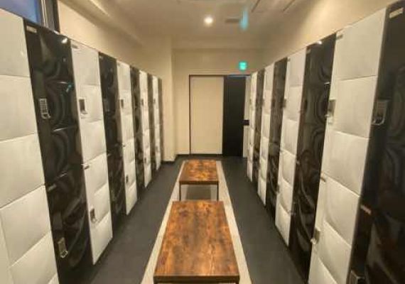 1F Locker room for exclusive use of man
