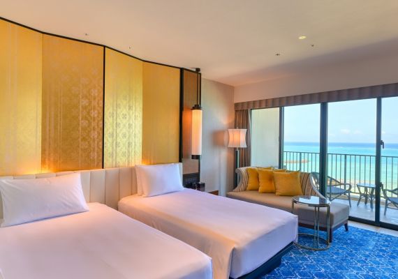 The Premier Twin (Ocean View) room offers a spacious interior of 42 square meters, along with a balcony of 9 square meters. Please note that certain rooms are eligible for access to the Club Lounge.