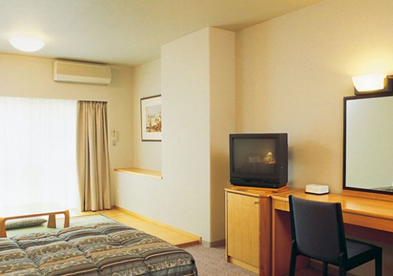 2 beds and tatami space   4 guest capacity【Japanese-Western Room B (smoke-free)】