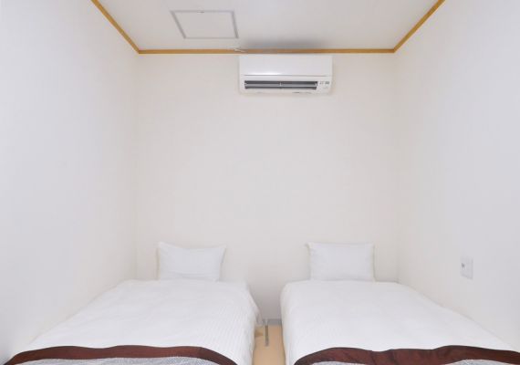 [別館2F房]雙床房：單人床2張。