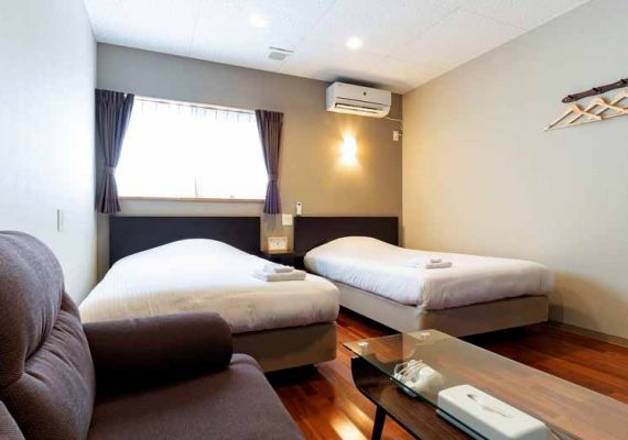 Twin room  [Buildings B and C] (18.4 ㎡, 2 semi-double beds)【Non-smoking】