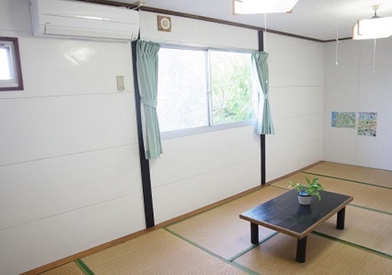 Example of guest room (9 tatami Japanese-style room with air conditioner)