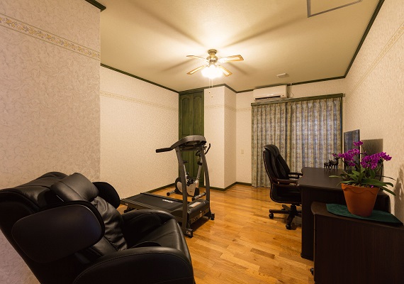 [Image: Dolphin Suite] Fully equipped with training equipment! Massage chairs are permanently installed in all buildings.