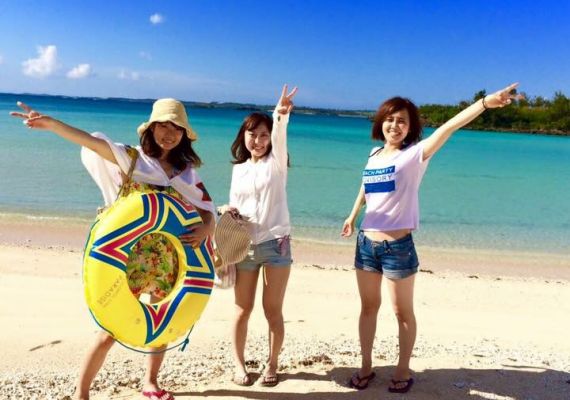 You can walk to the nearby beach. Moreover, because it is a secret beach, it is in a chartered state ☆
You can spend your time thinking about seashells, swimming, snorkeling, reading, etc. ☆