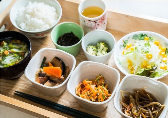 石垣島産の食材たっぷりの健康朝食