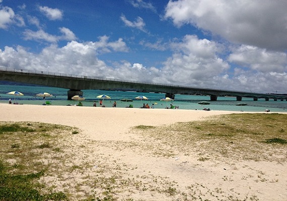 It takes 3 minutes to reach a beach near Kouri Bridge.