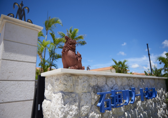 Stone wall resort hotel, entrance from national highway