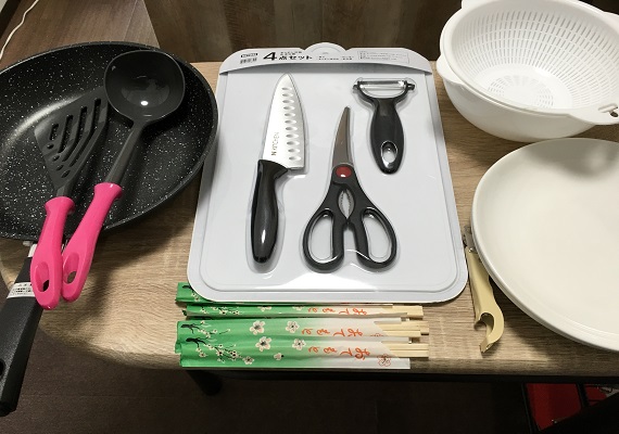 Full kitchen utensils