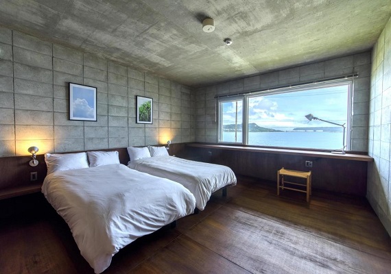 Bedroom (ocean view)