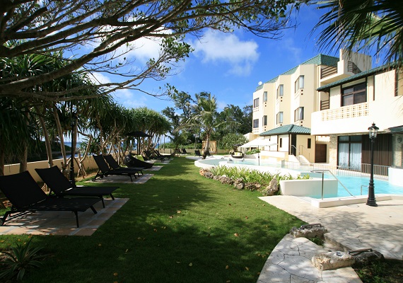 Sunbeams from the blue sky in the poolside garden.