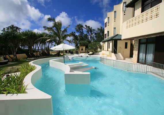 Get healed by the water in outdoor relaxation pool.