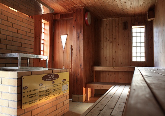 A low-temperature dry sauna that relieves stiff shoulders.
