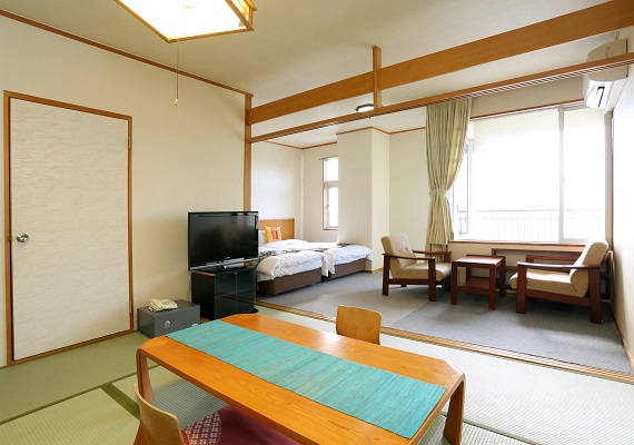 일본식 객실(6다다미 또는 8다다미)과 양실(트윈)을 갖춘 일본과 서양실(일례)