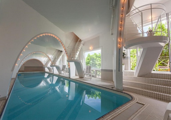 Indoor pool (shared)