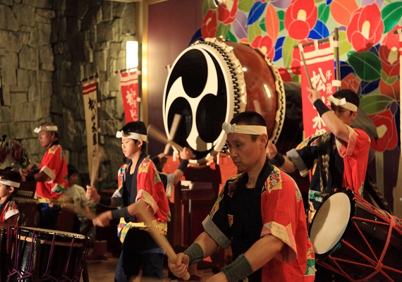 Show performance of navy's drums