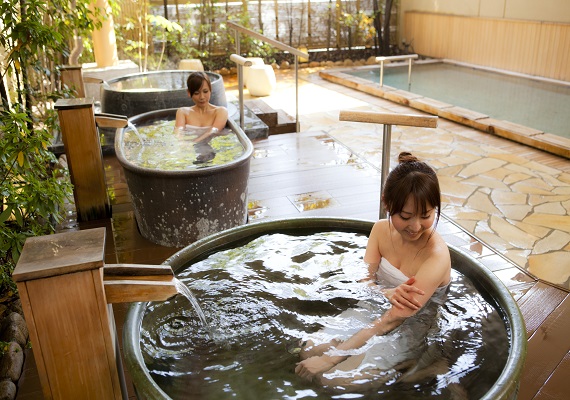 露天風呂を余すこと無く楽しめる「ゆのね」(左の湯)