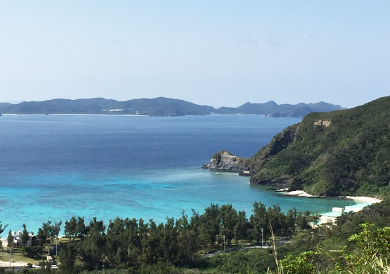 You can look directly down over Tokashiku Beach, famous as a spot for swimming with sea turtles, from the location