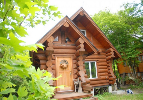 Unique in Hiruzen Kogen "Hand-cut log cottage"