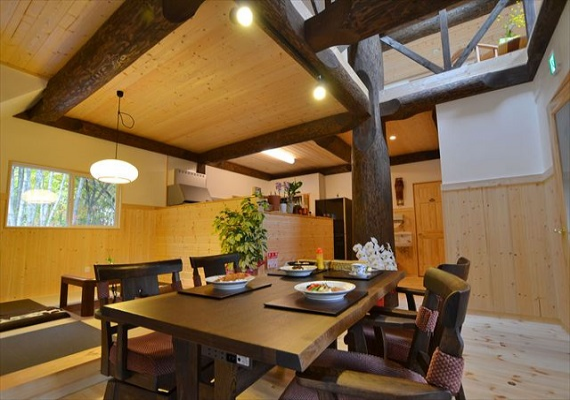 "Auberge in the forest・Premium log cottage" is like a villa