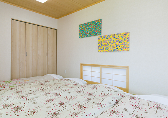 和室最多可鋪設4組日式寢具，最多可容納10位貴賓利用。