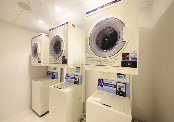 Coin laundry