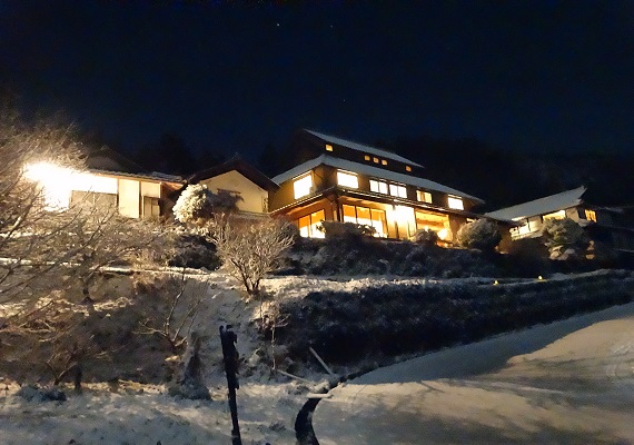 The rice terrace at Kamimomiti of Kumenantyo is selected as "Japan hundred rice terrace".