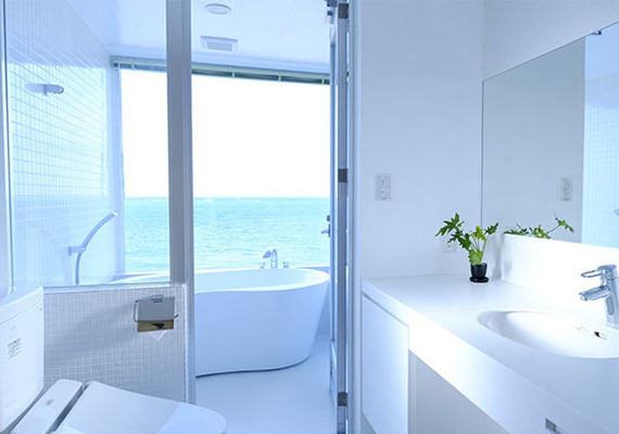 海滩房间令人骄傲的观景浴缸