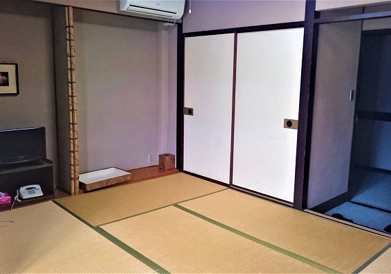 6 tatami Japanese-style room