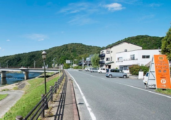 The scenery in front of the hotel