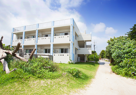 距離人氣景點古宇利島也很近的屋我地島，可讓您遠離都市喧囂，悠閒度過。