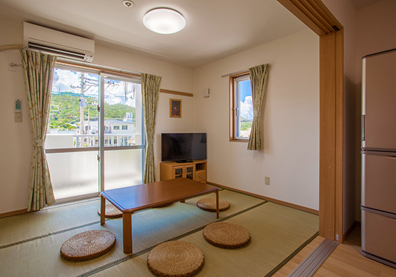 Japanese-style room