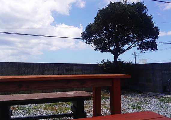 From the garden, you can see Odohama shore which is a popular surfing spot among locals