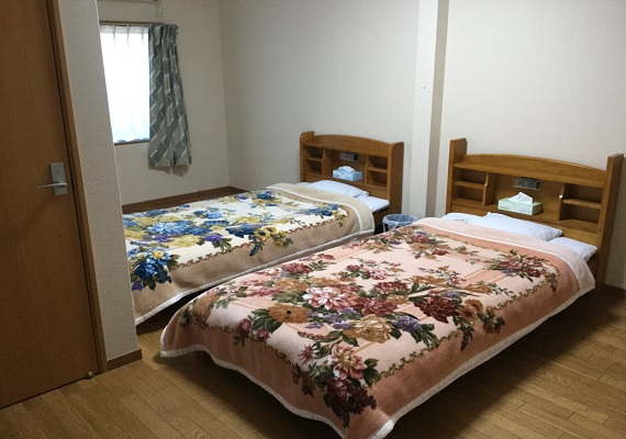 Western-style room (Room 2)