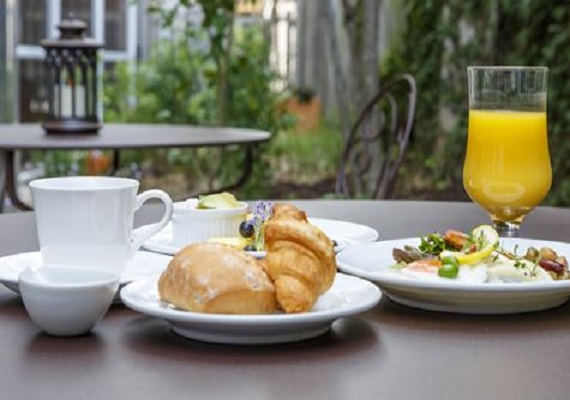 Breakfast at Ivy Garden
