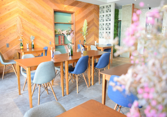 レストラン”珊瑚食堂”落ち着いた雰囲気の中でお食事をお楽しみください。