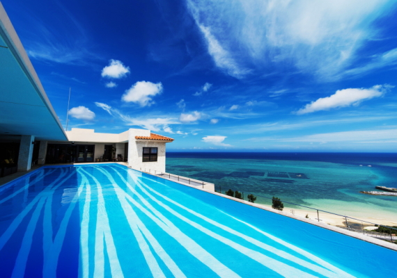 Infinity pool / 12th floor of the annex building 