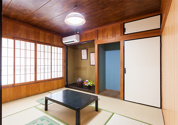 We have nice for guests with children Japanese-style room. 