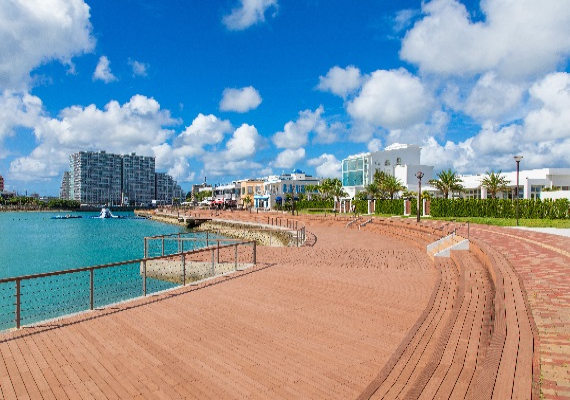 海沿いの散歩道