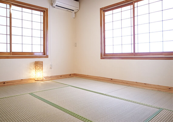 An independent Japanese-style room where you can be healed by the scent of rush.