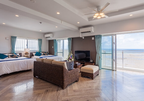 [11F] The room on the top floor is a spacious room that boasts an ocean view.