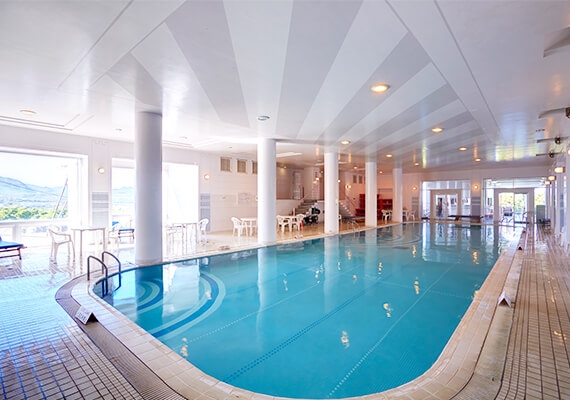 Indoor pool (open all year)