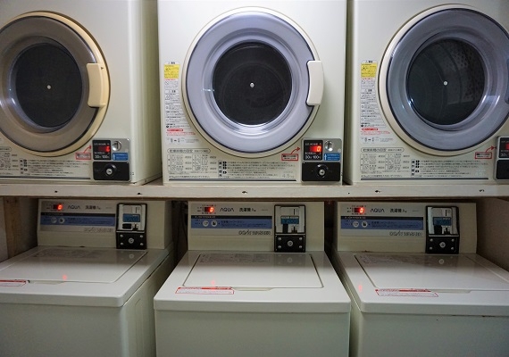 2F 洗濯機4台・乾燥機4台