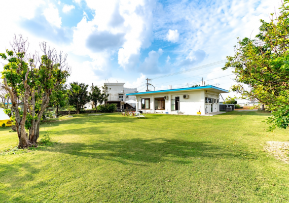 Catch ball, futsal, and a spacious garden to enjoy!