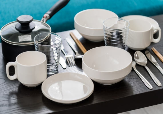 Each room is equipped with tableware. Recommended for long-term guests, from small dishes ♪