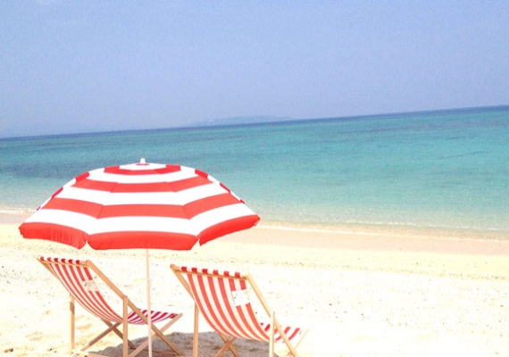 Nerome Beach in front of the inn is one of the most natural seas on the main island.