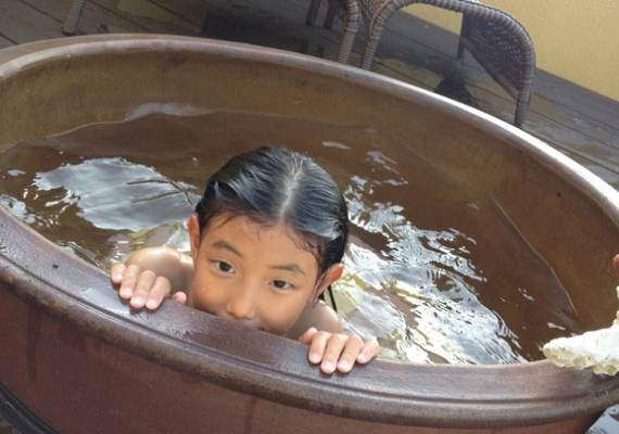 The open-air bath on the roof terrace is also a children's pool!
* Wearing a swimsuit