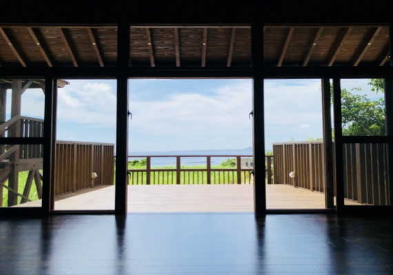 Spacious wooden deck where you can walk barefoot