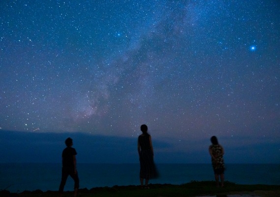 Watch the starry sky from the Shuri House observation deck